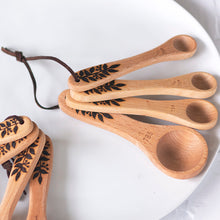 Load image into Gallery viewer, Floral Wooden Measuring Spoons
